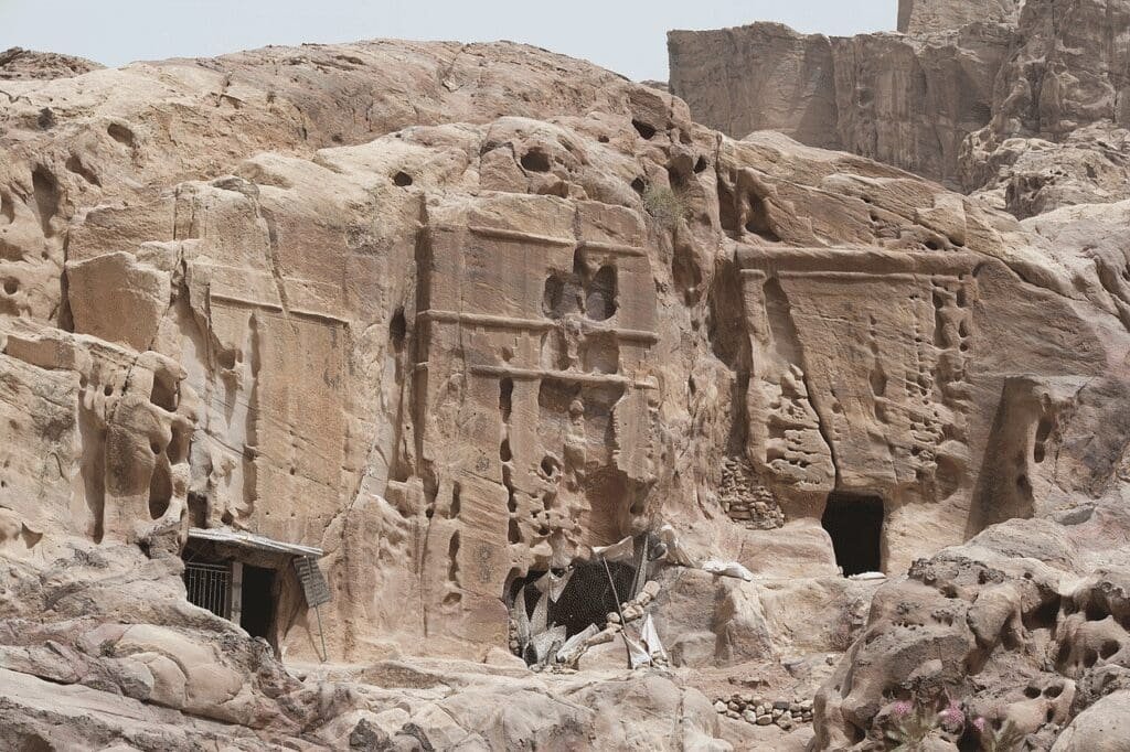 An image of the Wadi el Mataha site. 
Source: https://upload.wikimedia.org/wikipedia/commons/thumb/7/7d/Petra_along_Wadi_el_Mataha_2107.jpg/1280px-Petra_along_Wadi_el_Mataha_2107.jpg